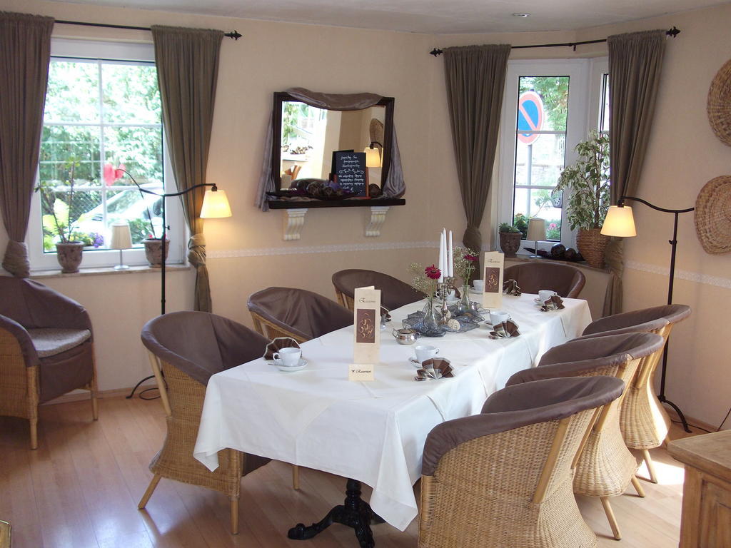 Pension&Café Am Krähenberg Halle  Extérieur photo