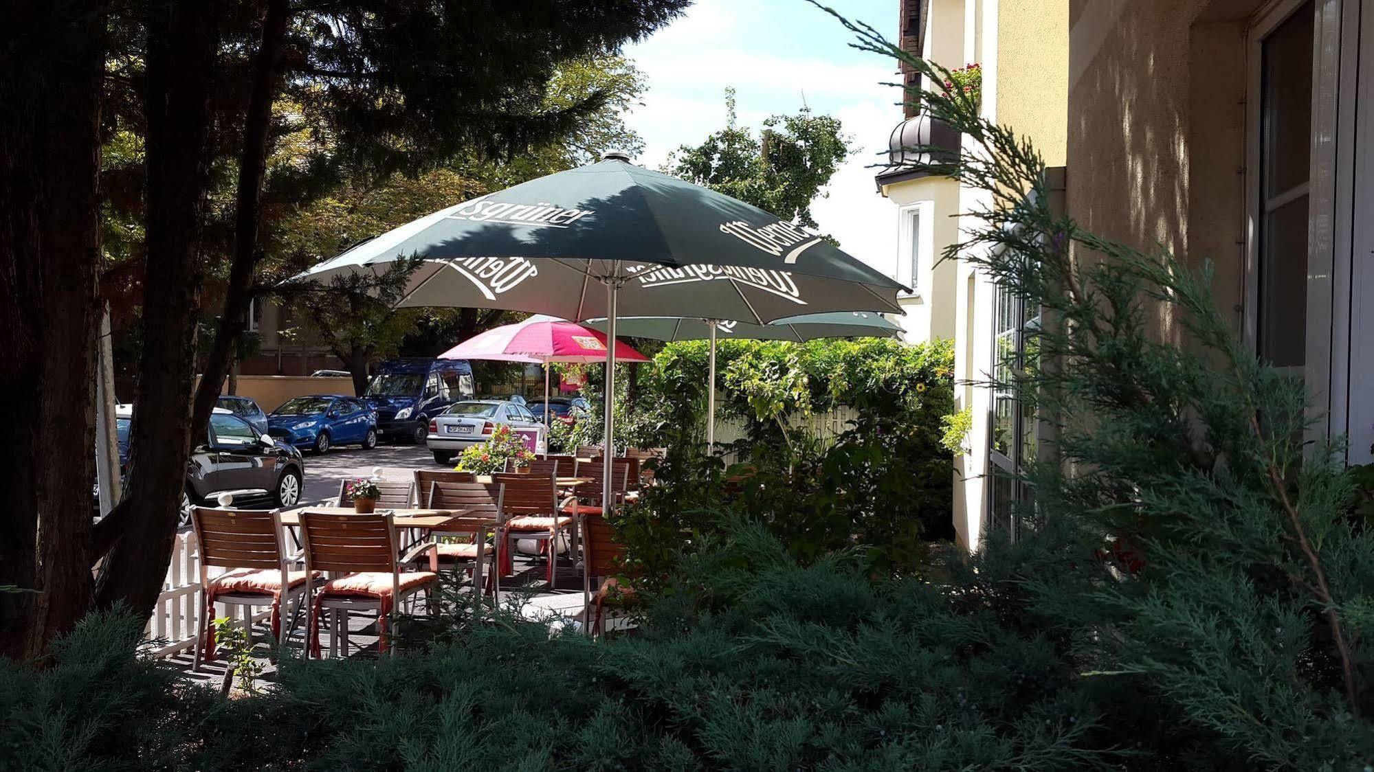Pension&Café Am Krähenberg Halle  Extérieur photo